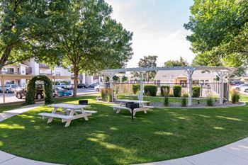 Desertbrook | exterior picnic area